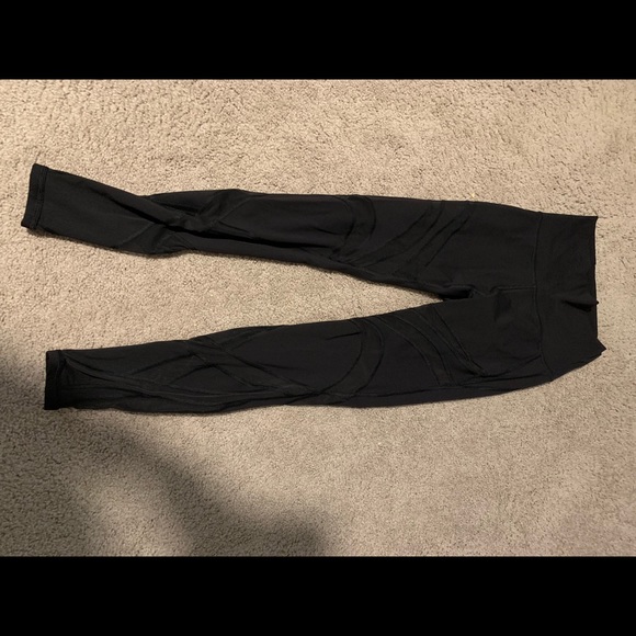 Lululemon Mesh Cut Out Wunder Unders - Picture 7 of 7